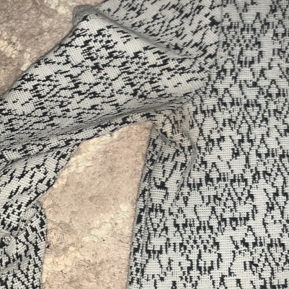 sweater - Picture 5 of 5